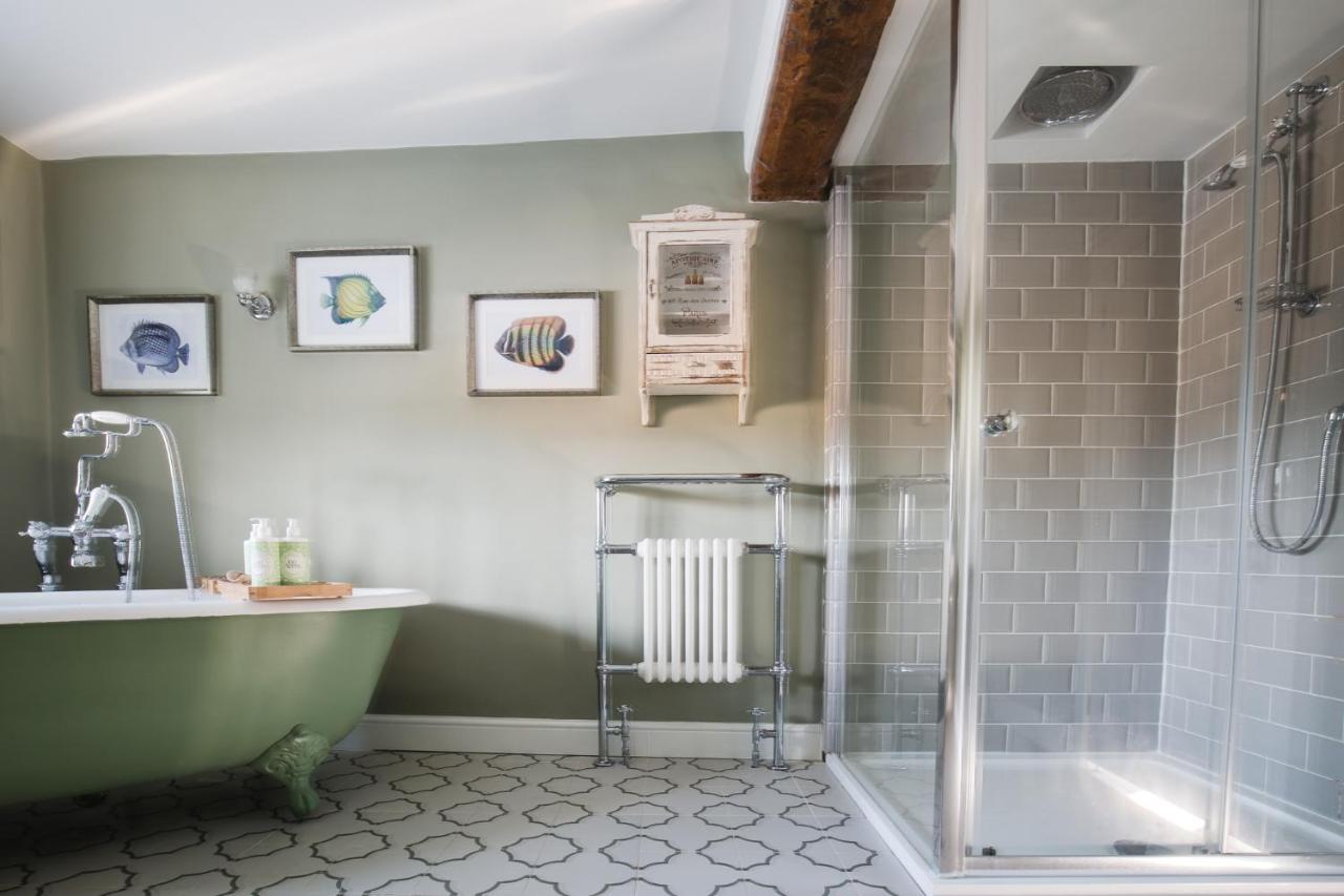 The George Inn Barford St Michael Exterior photo A shower enclosure